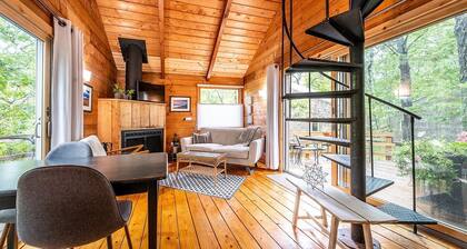 Welcome to Wellfleet! Classically Modern, Woodsy and Serene.