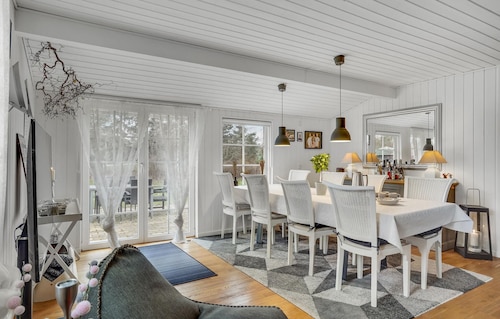 Beautiful home in Højby with WiFi