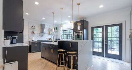 Luxury 6 Br 5 Ba For Groups in Buckhead Atlanta, close to everything you need!!