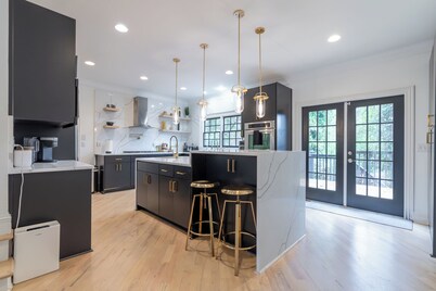 Luxury 6 Br 5 Ba For Groups in Buckhead Atlanta, close to everything you need!!