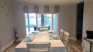 Dining - HOT TUB, HEATED POOL AND WALKING DISTANCE TO MINERAL SPRINGS (North Port)