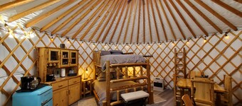 Sweet yurt on beautiful Nikiski lake