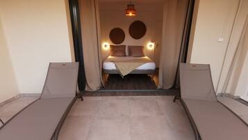 5 bedrooms, desk, iron/ironing board, travel cot