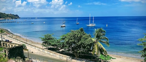 靠近海滩、沙滩毛巾