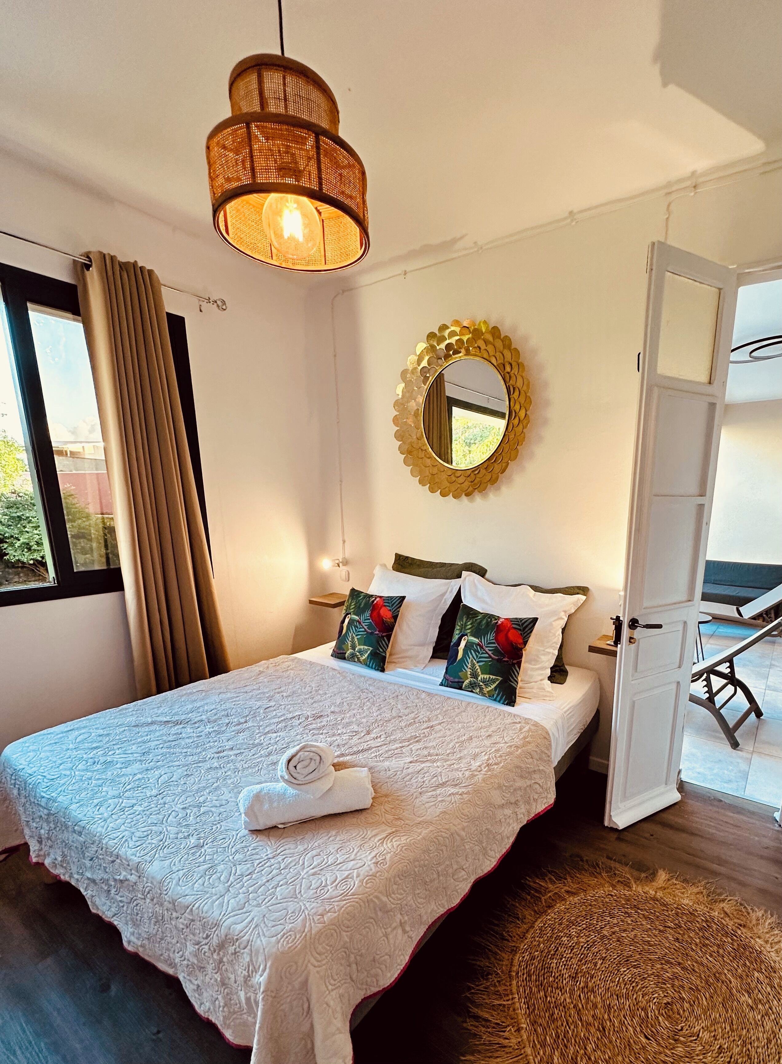 5 bedrooms, desk, iron/ironing board, travel cot