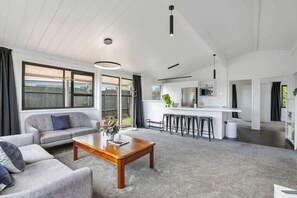 TV - Be Rude Not To | Ride to the Redwoods Forest (Rotorua)