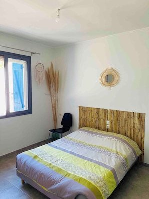 3 عدّة غرف نوم وواي فاي وملاءات أسرّة