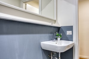 Shower, hair dryer, bidet, towels - Hostmate - Milano - Farini's Loft - Garibaldi (Milano)
