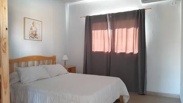 Bungalou familiar, 2 dormitoris | 2 dormitoris, un bressol de viatge, wifi gratuïta i roba de llit