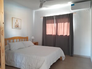 Family Bungalow, 2 Bedrooms | Travel crib, free WiFi, bed sheets - El Remanso (San José)