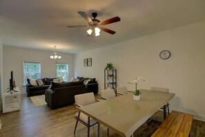 Smart TV, fireplace, table tennis