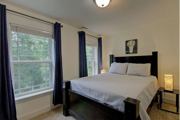 5 bedrooms, iron/ironing board, free WiFi, bed sheets