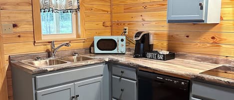 Fridge, microwave, stovetop, dishwasher