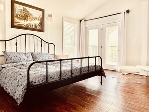 Room - Luxury River House in Texas Hill Country (Marble Falls)