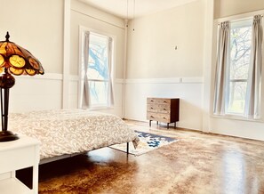 6 habitaciones, escritorio, wifi gratis y ropa de cama