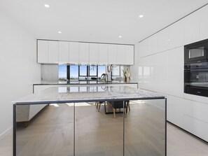 Fridge, microwave, oven, stovetop - 3 Bedroom Luxurious Palm Beach Penthouse! (Gold Coast)