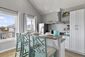 Fridge, microwave, oven, stovetop - Relaxing villa | Steps from beach | Amenities (Bolivar Peninsula)