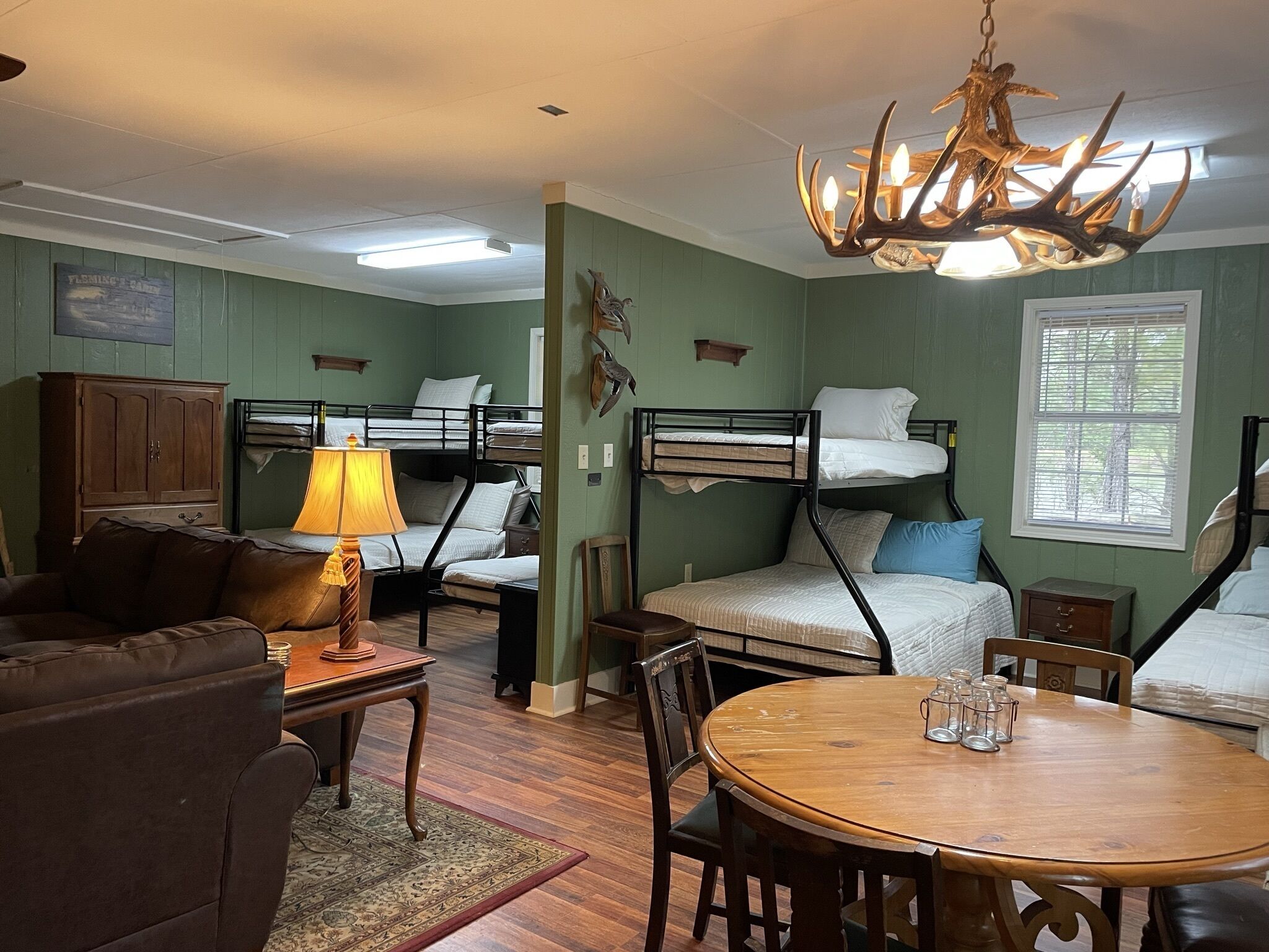 3 chambres, fer et planche à repasser, Wi-Fi gratuit, draps fournis