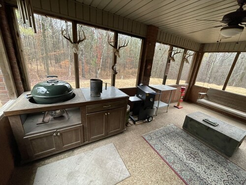 Private home 35 minutes from OleMiss Oxford-sleeps 1-16. Quiet getaway