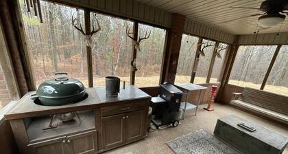 Private home 35 minutes from OleMiss Oxford-sleeps 1-16. Quiet getaway