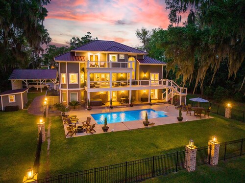 Private Waterfront Estate w/ Pool & Hot Tub - 10 Miles to Sav Historic District