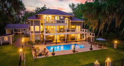 Private Waterfront Estate w/ Pool & Hot Tub - 10 Miles to Sav Historic District