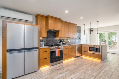 Private Waterfront Estate w/ Pool & Hot Tub - 10 Miles to Sav Historic District