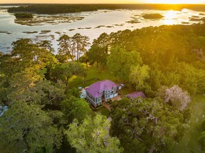 المنشأة من الخارج