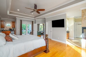 6 bedrooms, iron/ironing board, free WiFi, bed sheets
