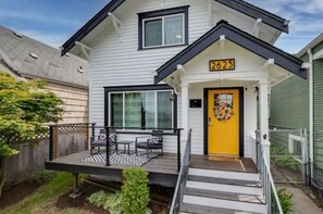 Exterior - Bayside Historic Remodel Walk 2 Beach & Breweries (Everett)