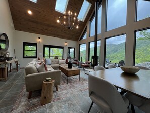 Smart TV, fireplace, books, stereo