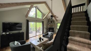 Smart TV, fireplace, books, stereo