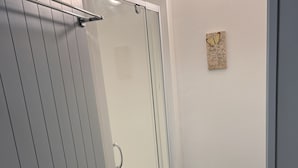 Shower, hair dryer, towels, soap - 1 Bedroom Peaceful Space used for Wellness Retreats (Diamond Harbour)
