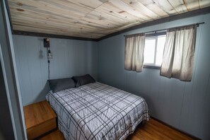 2 camere, una scrivania, ferro/asse da stiro, Wi-Fi gratuito