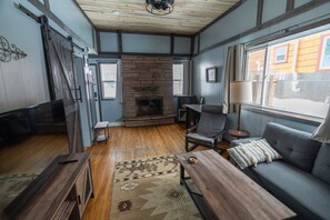 Smart TV, fireplace - Hideout On West 5th Street (Leadville)