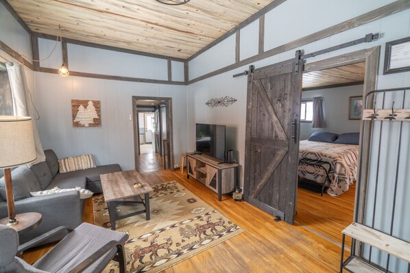 2 bedrooms, desk, iron/ironing board, free WiFi - Hideout On West 5th Street (Leadville)