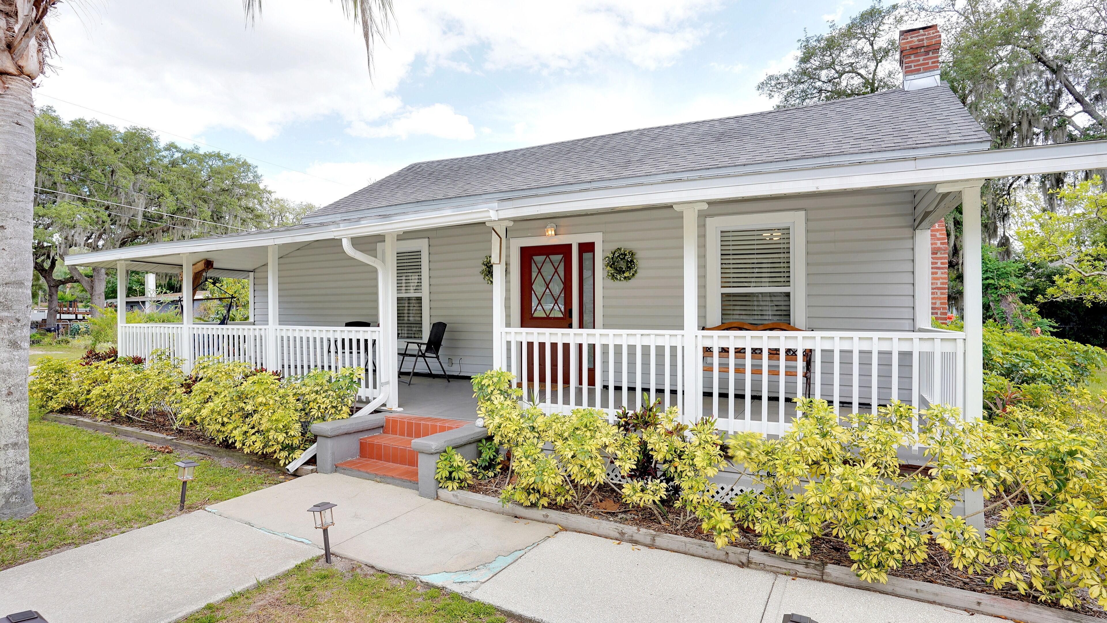 Home Away From Home, Cozy Bungalow with Speakeasy