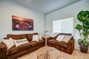 Smart-TV, Tischfußball, Stereoanlage