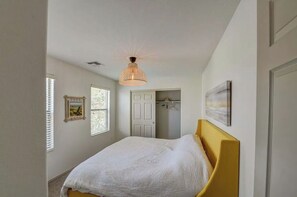 4 bedrooms, iron/ironing board, free WiFi, bed sheets - Sun, Swim, Golf, Eat Repeat! (Queen Creek)