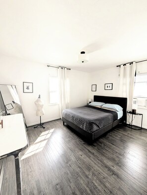 3 soveværelser, skrivebord, strygejern/strygebræt, weekendseng