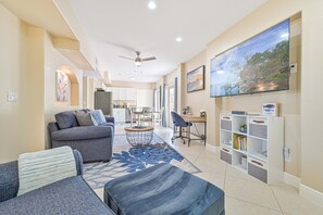 TV connectée, cheminée, jeux vidéo, baby-foot