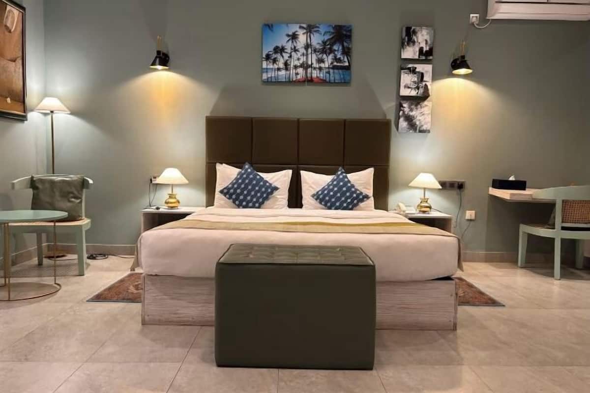Premium bedding, minibar, desk, laptop workspace