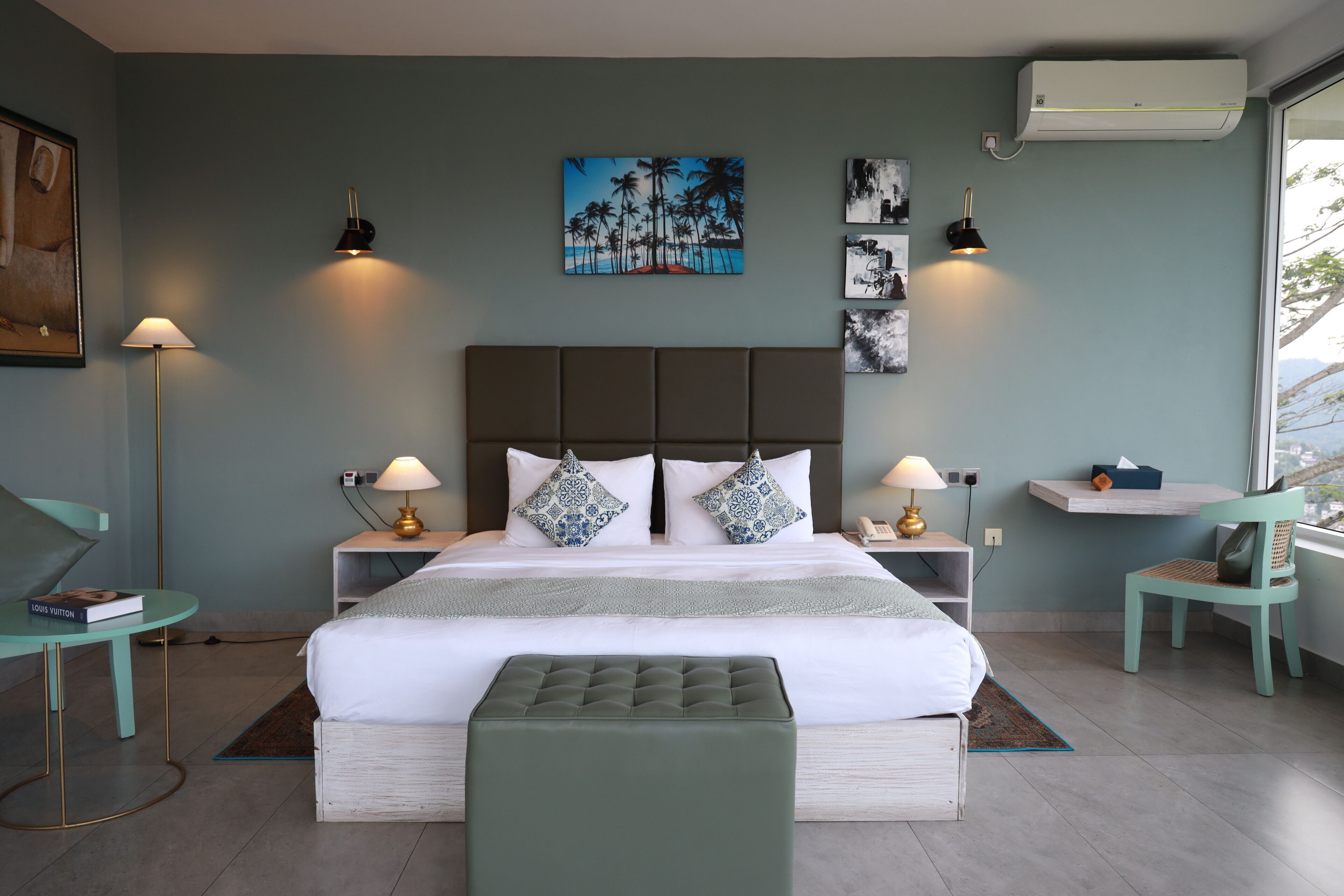 Quarto casal luxo | Roupas de cama premium, frigobar, individualmente decorados