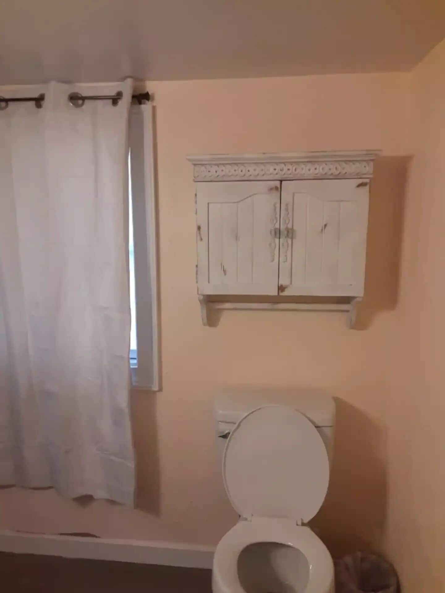 Towels, soap, shampoo, toilet paper