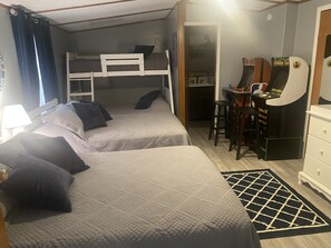 3 chambres, bureau, accès au Wi-Fi (inclus), literie fournie