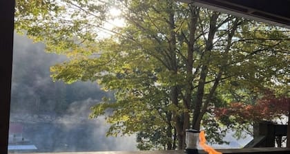 Big Private Dock! 3 BRM, 2 Bath house 64 steps from the water, WIFI