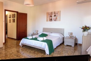 3 slaapkamers, geluiddichte muren, een strijkplank/strijkijzer