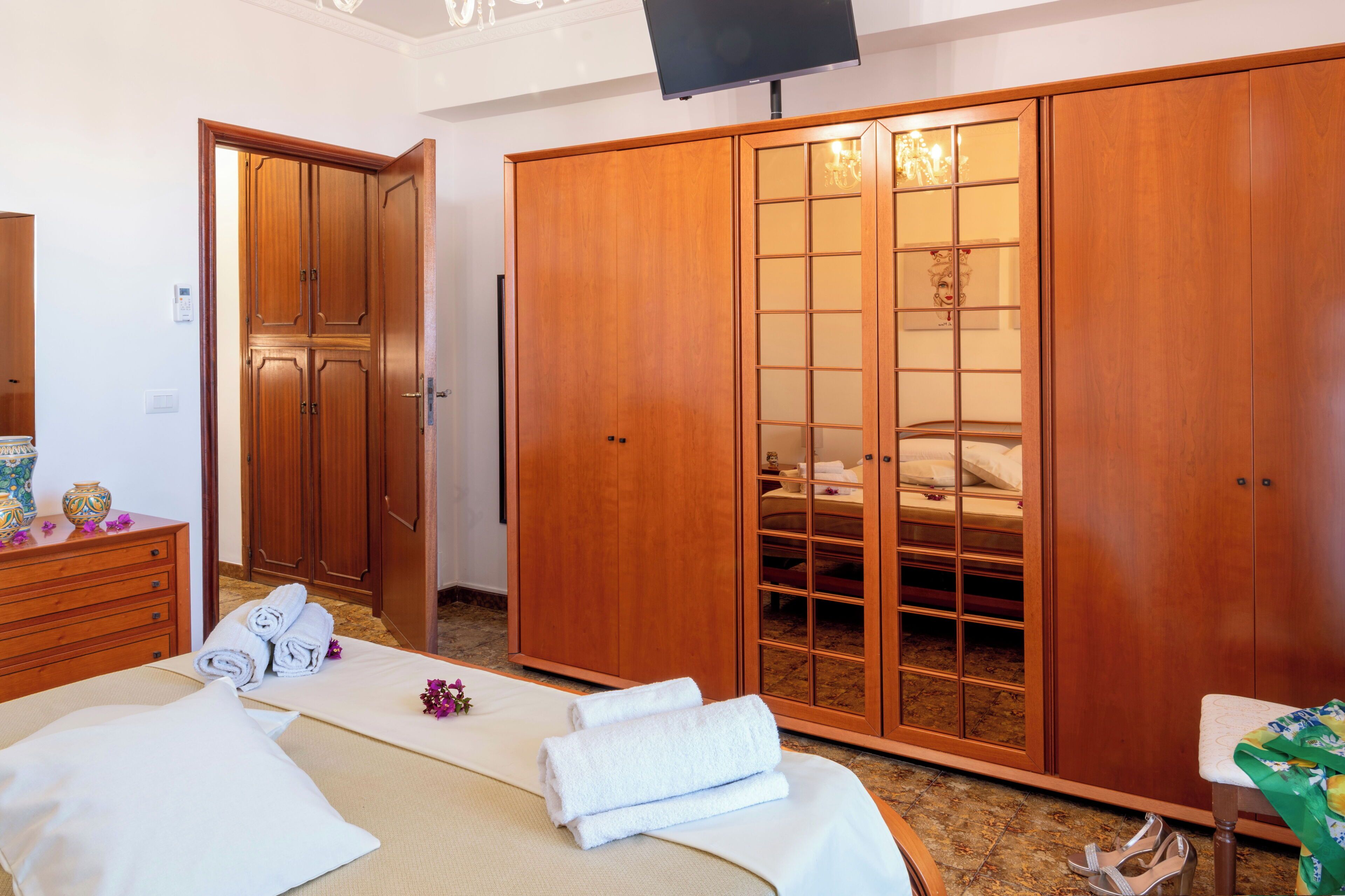 3 chambres, chambres insonorisées, fer et planche à repasser