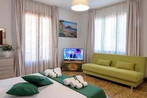 3 habitaciones, insonorización y tabla de planchar con plancha 