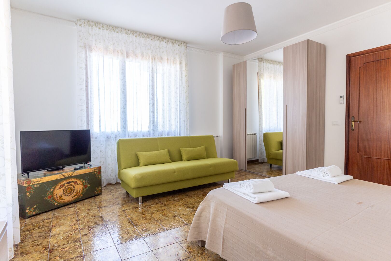 3 Schlafzimmer, schallisolierte Zimmer, Bügeleisen/Bügelbrett